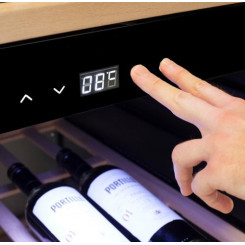 Caso Smart Wine Cooler WineExclusive 66 Energiatõhususe klass G Vaba seisvad Pudelid mahutavusega pudelid Jahutustüüp Kompressori tehnoloogia Must