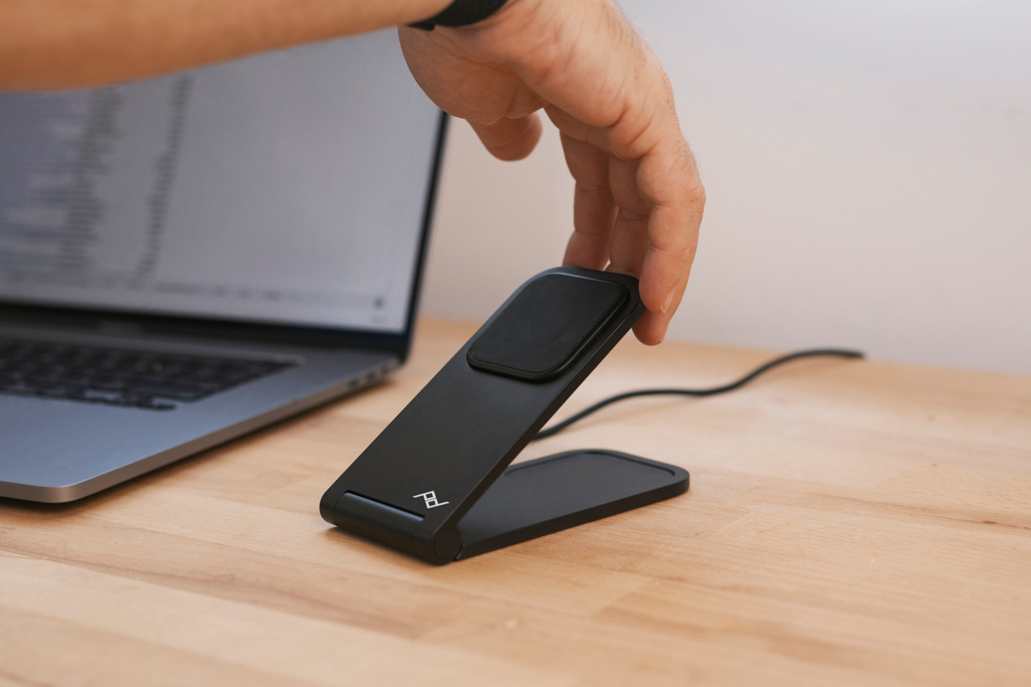 Peak Design Mobile Wireless Charging Stand